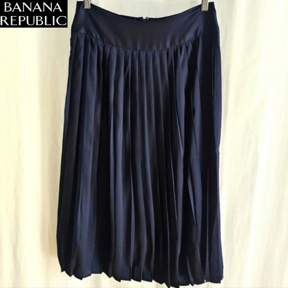 Banana Republic Dresses & Skirts - Banana Republic Navy Blue Satin Pleated Midi Skirt